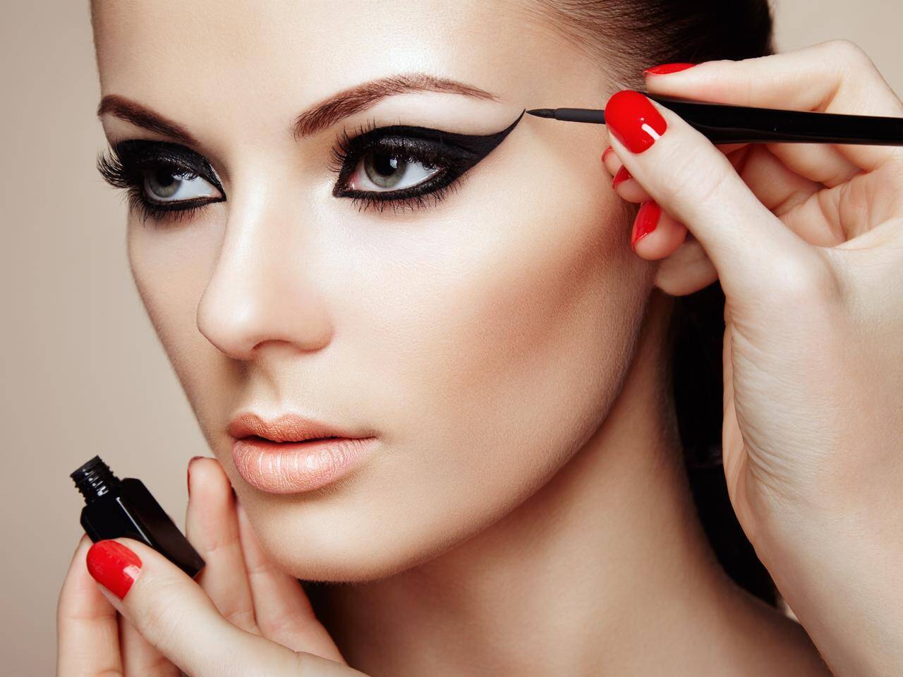 一石二鳥 デカ目効果バツグンの 進化系アイライン が凄すぎる 19年10月28日 エキサイトニュース