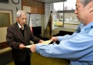 「なぜここにいるのか」道に迷った70代女性を見つけた80歳男性の責任感　駐在所まで付き添い、不在だったものの…