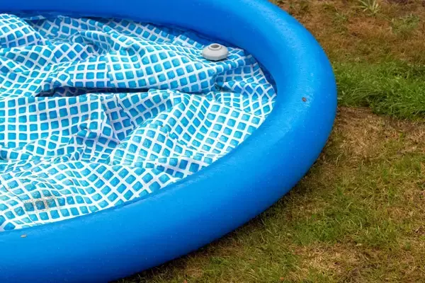 家庭用ビニールプール、浅くても油断禁物　水深20cmで溺れる事故、2～3cmで転倒も