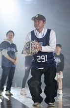 北島康介さんがサプライズ参加、3点シュートに挑戦　あの名言で会場に笑い　福井ブローウィンズのホーム戦