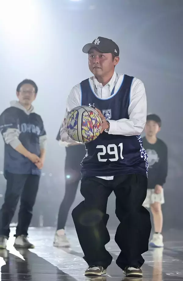 北島康介さんがサプライズ参加、3点シュートに挑戦　あの名言で会場に笑い　福井ブローウィンズのホーム戦