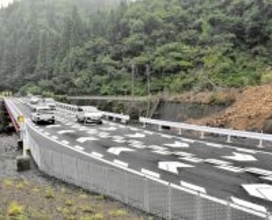 大野市と岐阜県結ぶ国道158号…斜面崩壊カ所の本線復旧いつ　福井県議会常任委で見通し言及
