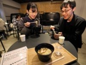 雨水で仕込んだラーメン、どんな味？　うま味成分溶け込みやすく　福井工業大学研究室が試食会