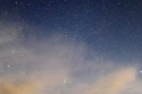 パンスターズ彗星、4月22日頃まで3～4等星の明るさ　見えやすい時間帯や方角は