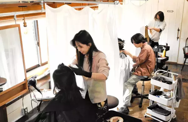 福井でも増えるフリーの美容師…開業や雇用と異なる魅力　シェアサロンも空きがない状況