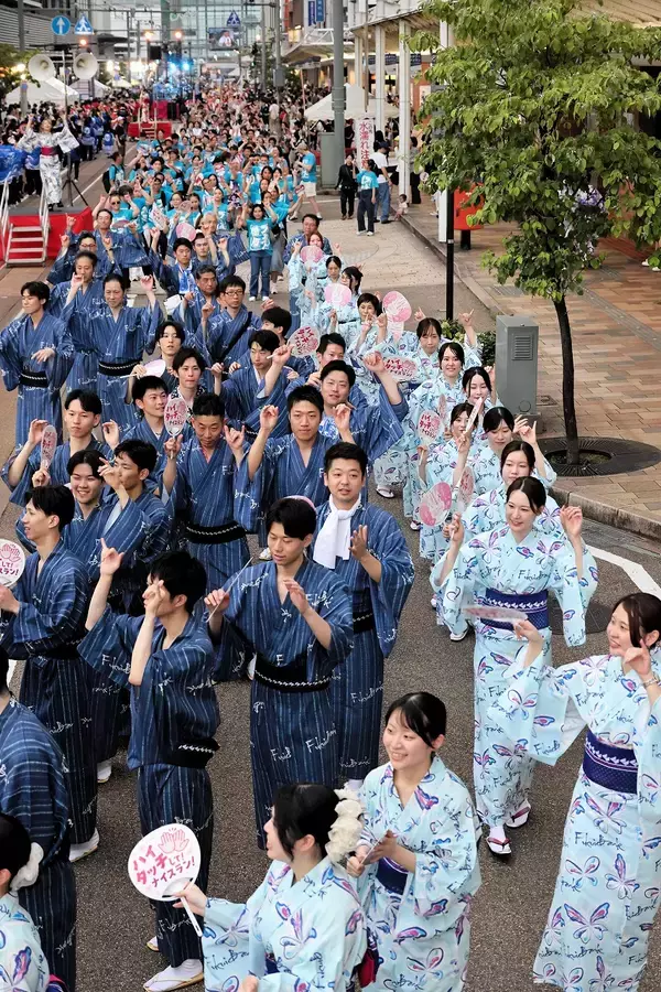 そろいの法被、浴衣…1200人が街中で踊りの輪　ふくいフェニックスまつり2026民踊大会