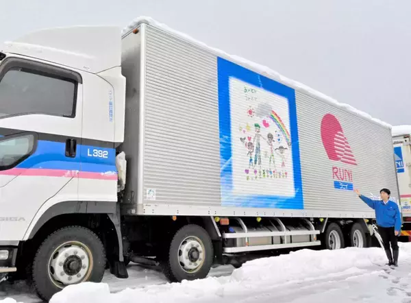 子どもの絵に「不思議な力」…ラッピングしたトラックが100台突破　人身事故一度もなし　福井の運送業者