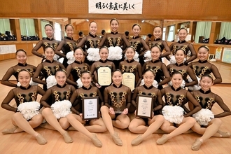 福井商業高校チアリーダー部JETSが全日本連覇　高難度の技、息ぴったり　12月23～25日、福井でクリスマスショー