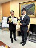 「石田嵩人知事が憧れる人、毛利衛さん福井県児童科学館の名誉館長に再任　10期目、委嘱状手渡す　福井県坂井市」の画像1