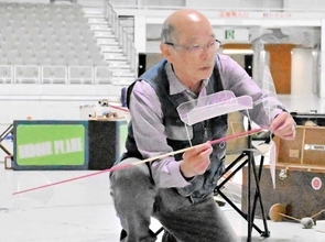 福井の78歳、世界の大舞台へ…模型飛行機「インドアプレーン」日本選手権総合1位に　挑戦を続けるワケ