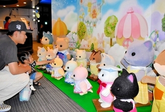 シルバニアファミリーの世界へ…巨大ジオラマで村の様子再現　福井県敦賀市で企画展、撮影コーナーも　