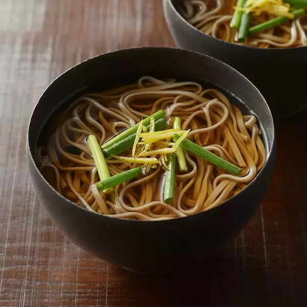 無印良品が2025年末年始の限定商品を販売　蕎麦やぜんざい、紅白バウムクーヘン…商品一覧を紹介