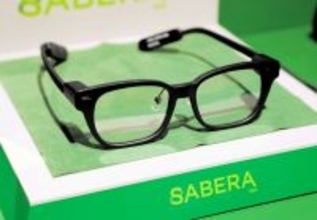 視界にルート案内や会話の文字起こし…国産初、普段使いのARグラス発表　jig.jpの新製品「SABERA」、4月20日発売　