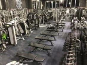 福井初出店のゴールドジムにある珍しいサービスとは　カラオケBOX、無料洗車機…他にも