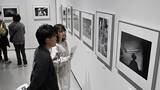 「戦後の写真界けん引…奈良原一高さん写真展、3月8日まで　代表的シリーズから90点紹介」の画像1