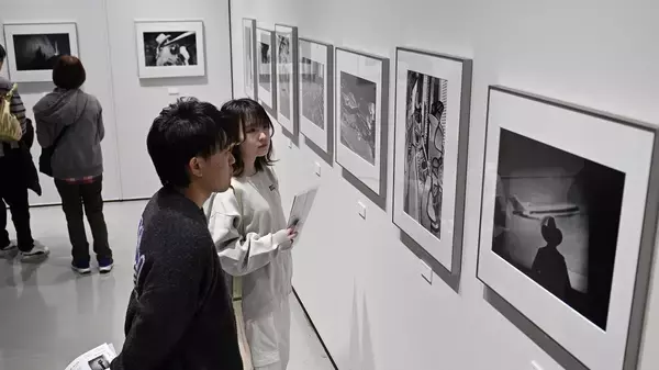 戦後の写真界けん引…奈良原一高さん写真展、3月8日まで　代表的シリーズから90点紹介