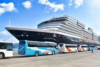 外国クルーズ客船、敦賀に今年初の寄港　「ウエステルダム」欧米の乗客ら桜や日本文化堪能　福井県