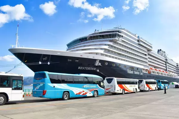 外国クルーズ客船、敦賀に今年初の寄港　「ウエステルダム」欧米の乗客ら桜や日本文化堪能　福井県