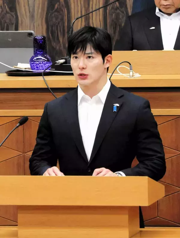 「まるでスター」現役最年少・石田嵩人知事の現在地　インスタフォロワー34万人超