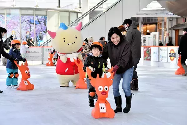 福井のまちなかにスケートリンクお目見え　平日の営業開始時間早める　2月8日まで無休