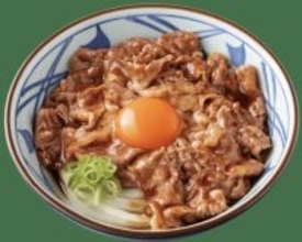 【今日から3日間】丸亀製麺、釜玉3商品注文で一杯無料プレゼント　「牛すき釜玉うどん」も復活