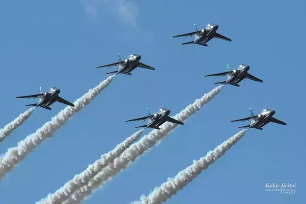 ブルーインパルス青森、7月25日に展示飛行　飛行時間・見える場所は　24日に予行飛行？