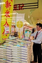 新米コシヒカリ値下がり…安すぎて農家を気遣う買い物客も　福井県内スーパー「さらに安くなる可能性も」