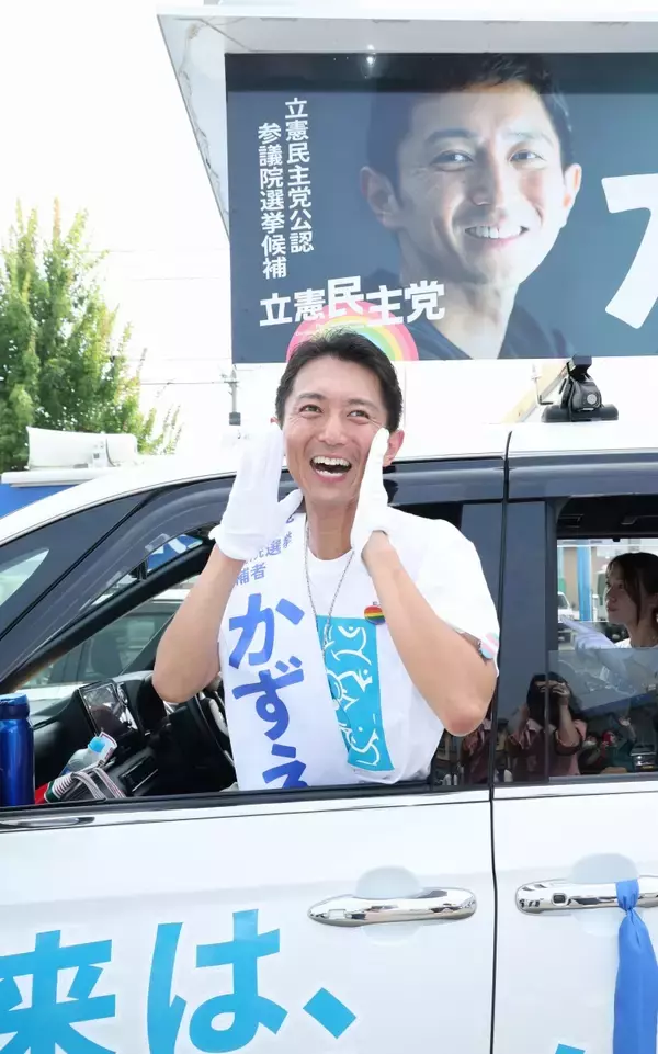 ゲイのかずえちゃん、福井で選挙運動中に受けた侮辱と恐怖　中指立て動画撮影、破られたポスター