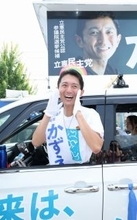 ゲイのかずえちゃん、福井で選挙運動中に受けた侮辱と恐怖　中指立て動画撮影、破られたポスター