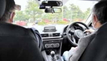 自動車学校の講習で信じられない運転「あれっ動かん」　記者が目にした高齢ドライバーの現実