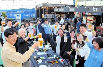 夜風に吹かれ冷たいビールとバーベキュー…西武福井店でビアガーデン開始　福井県福井市