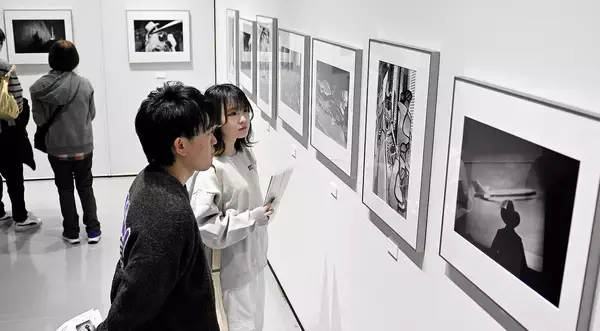 写真の新時代を切り開いた奈良原一高さんの代表シリーズ網羅　福井県の金津創作の森美術館で作品展開幕