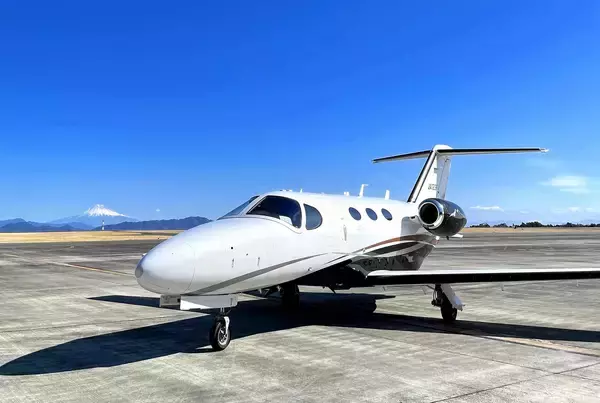 越前がに、プライベートジェットやヘリで食べに行こう　東京と名古屋発着の福井行きチャーター機プラン　川崎重工業グループ