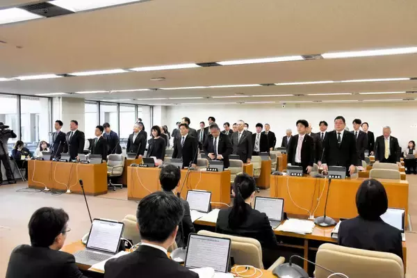 知事ら特別職の退職金支給制限、対象基準を「懲戒停職相当」に拡大　福井県議会、前知事のセクハラ問題受け特別委で条例案修正