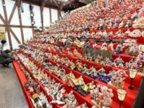 20段のひな壇に圧巻ひな人形2000体　映画「国宝」モチーフの人形も　福井県大野市で祭り始まる