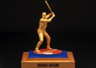 価格は5500万円…大谷翔平選手の等身大の黄金像を大阪で展示へ　金箔1550枚、550万円のメダルも