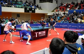 プロのラリーに大歓声…福井県内初の卓球Tリーグ男子公式戦　敦賀市で金沢ポートのホーム戦