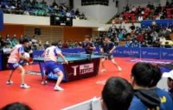 プロのラリーに大歓声…福井県内初の卓球Tリーグ男子公式戦　敦賀市で金沢ポートのホーム戦