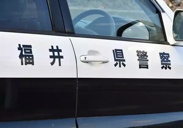 24歳教諭を不同意性交容疑などで再逮捕　自宅で10代女性に性的暴行、スマホで撮影し保存か　福井県警