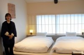 越前和紙の魅力満載、古民家改修の宿「SUKU」オープン　壁や天井、インテリアに使用　福井県越前市