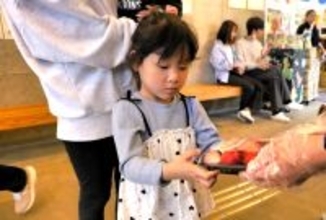 イチゴ好き必見…じゃんけん買ったら1パックもらえる、摘み放題も　福井県の道の駅「若狭美浜はまびより」で観光農園とコラボイベント