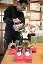 笏谷石で5倍の時間かけ焙煎…石材会社のこだわりコーヒー豆　福井県の宝木石材「とこしえ」販売