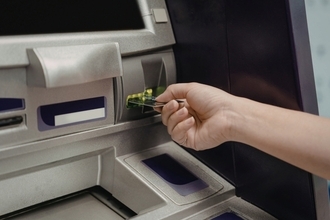 みずほ銀行の全ATM、今夜からあす夕方に休止　コンビニからのカード利用も