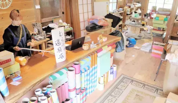 糸くずや紙管、体操服の一部分も…「廃材」を展示販売する道具店オープン　「ものづくりの楽しさ知るきっかけに」　福井県鯖江市