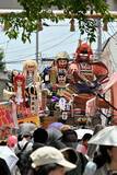 「金津まつり中日、絢爛豪華な人形山車練り歩く　福井県あわら市、かつての北陸街道の宿場町にぎわう」の画像1