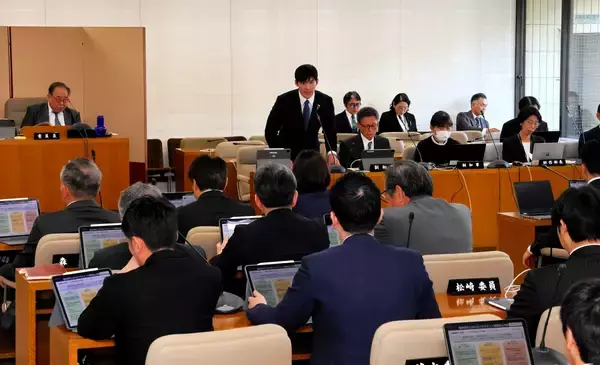 杉本前福井県知事の退職金返納、上積みした「最終回答」提示　「県民感情として納得できない」議員反発、理解得られず