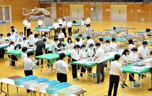 越前市議会議員選挙、22人の顔ぶれ決まる　前田利隆氏がトップ当選　現職2人と新人2人が涙