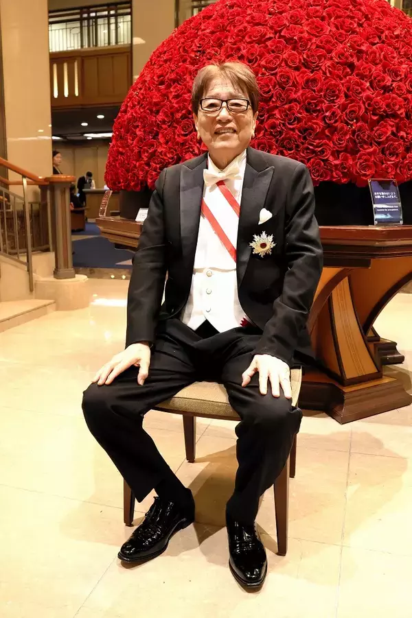 親授式、高市早苗首相の前で「目潤んだ」…旭日大綬章の山本拓さん、激務の妻を冗談で笑わせ気遣い