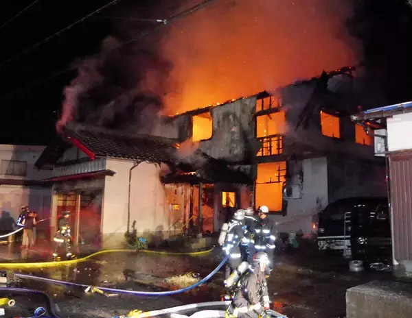 住宅火災、焼け跡から1人の遺体　福井県大野市、11月22日夜