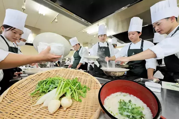 学生が七草がゆ調理実習「やさしい味」　1月7日「人日の節句」　福井県永平寺町